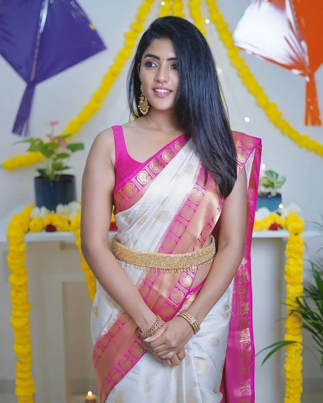 EESHA REBBA IN INDIAN TRADITIONAL WHITE SAREE SLEEVELESS PINK BLOUSE